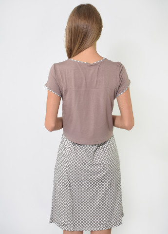 Бежевое домашнее платье для кормящих платье-футболка NEL с геометрическим узором