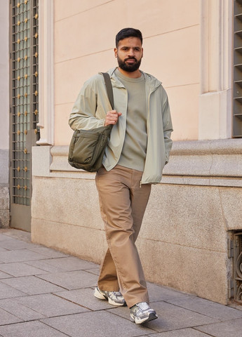 Светло-зеленая демисезонная ветровка Uniqlo