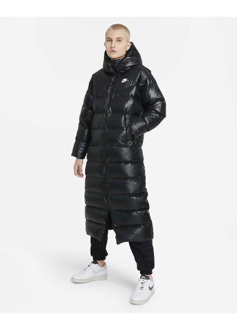 Черная зимняя куртка Nike