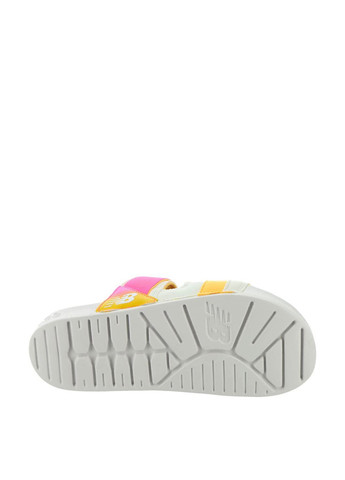 Цветные шлепанцы New Balance с логотипом