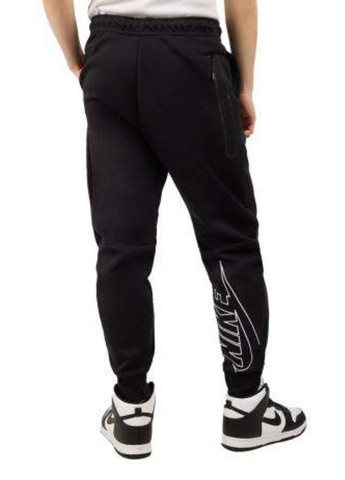 Черные спортивные демисезонные джоггеры брюки Nike