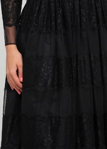 Черное вечернее платье колокол Silvian Heach фактурное
