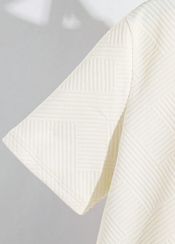 Молочная летняя футболка SHEIN