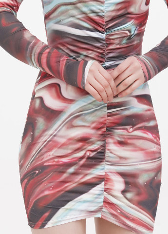 Комбинированное кэжуал платье PrettyLittleThing с абстрактным узором