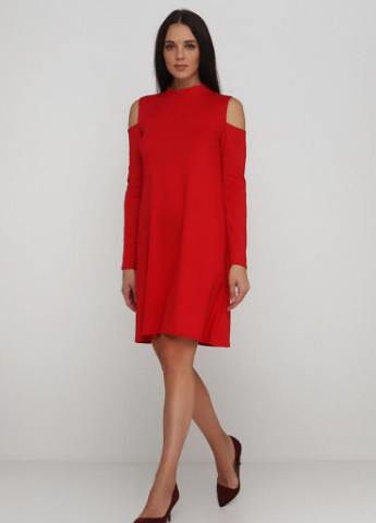 Красное кэжуал лаконичное платье-трапеция из мягкого французского трикотажа с вырезами на плечах ella красный Podium однотонное