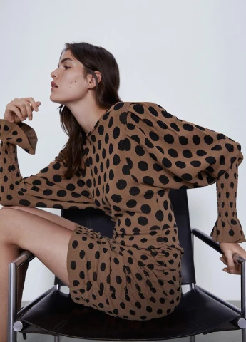 Темно-бежева кежуал сукня футляр Zara в горошок