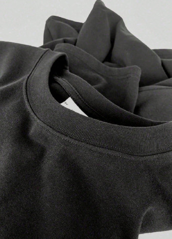 Черная футболка SHEIN