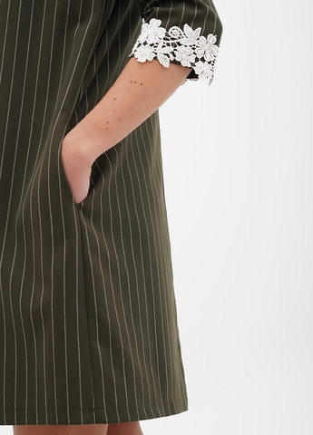 Темно-зелена кежуал сукня Sassofono в смужку