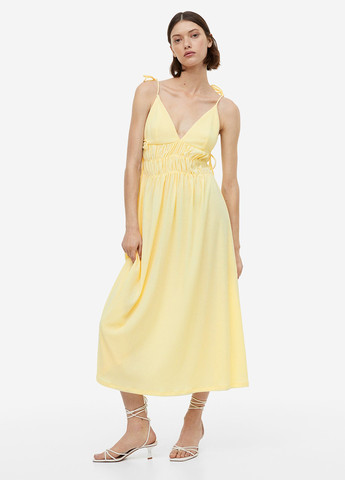 Желтое кэжуал платье платье-комбинация H&M однотонное