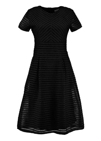 Черное коктейльное платье колокол Boohoo однотонное