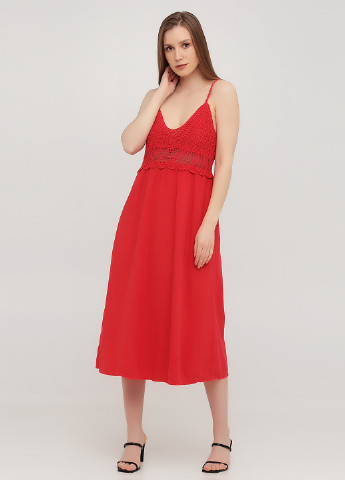 Красное кэжуал платье в стиле ампир Bebe Plus однотонное