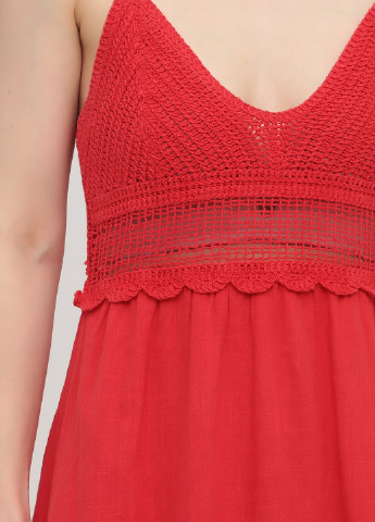 Красное кэжуал платье в стиле ампир Bebe Plus однотонное