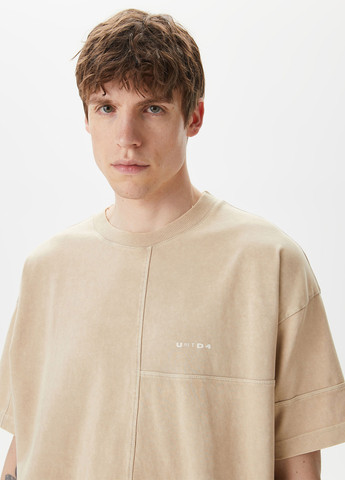 Бежевая футболка UNITED4