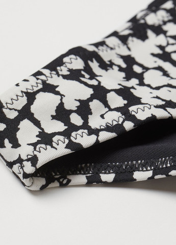 Черно-белые купальные трусики-плавки с абстрактным узором H&M
