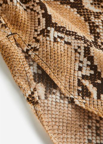 Бежевое вечернее, кэжуал платье платье-комбинация H&M змеиный