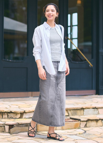 Серая джинсовая, кэжуал однотонная юбка Uniqlo а-силуэта (трапеция)