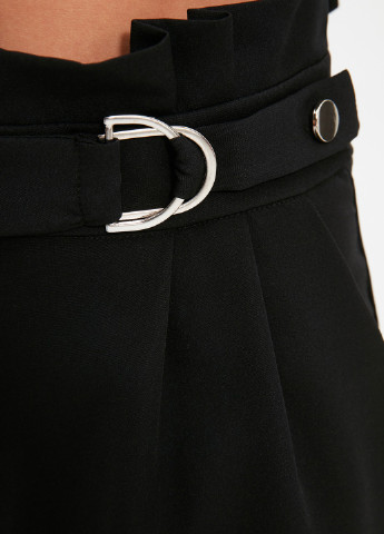 Черные кэжуал демисезонные укороченные брюки Trendyol