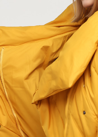 Желтая зимняя куртка Tongcoi