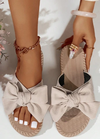 Бежевые шлепанцы SHEIN с бантом