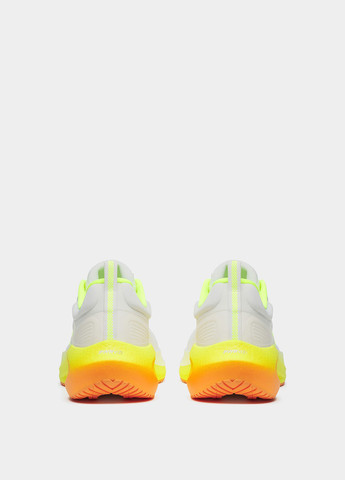 Білі всесезон кросівки Saucony SURGE 3