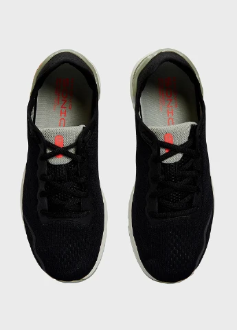 Чорні всесезон кросівки Under Armour