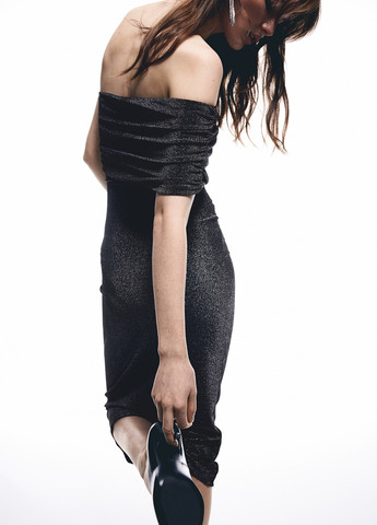 Чорна коктейльна, вечірня сукня на одне плече H&M однотонна