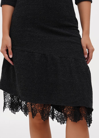 Чорна кежуал сукня силуетна Sassofono з геометричним візерунком