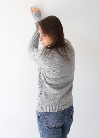 Серый демисезонный свитер женский серый крупная вязка косами JEANSclub Свободная