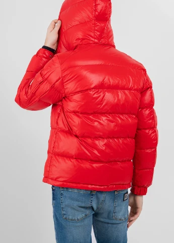 Красная зимняя куртка Moncler