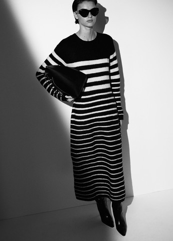 Черно-белое кэжуал платье платье-свитер H&M в полоску