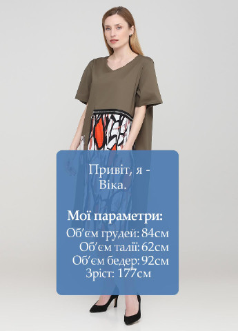 Оливкова (хакі) кежуал сукня оверсайз 159 С з абстрактним візерунком