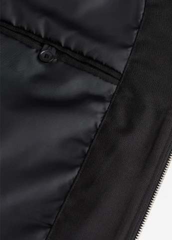 Черная демисезонная куртка H&M