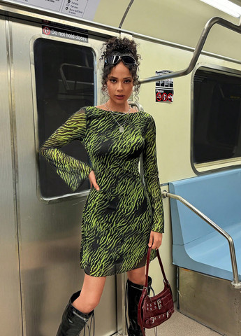 Зелена кежуал сукня силуетна SHEIN з абстрактним візерунком