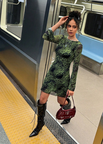 Зелена кежуал сукня силуетна SHEIN з абстрактним візерунком