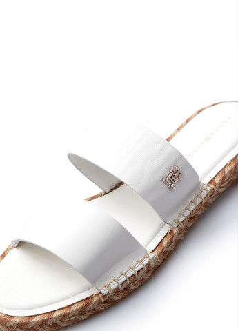 Белые шлепанцы Tommy Hilfiger на плетеной подошве, с логотипом