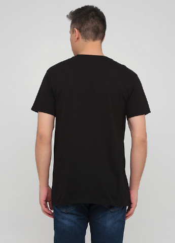 Черная футболка Hanes