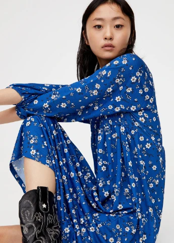 Синее кэжуал платье Pull & Bear с цветочным принтом