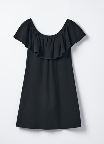 Черное кэжуал платье с открытыми плечами Mohito однотонное