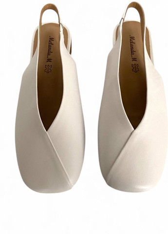 Белые босоножки Melanda.M на резинке