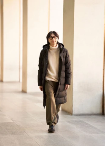 Молочный демисезонный свитер Uniqlo