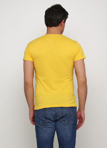 Желтая летняя футболка By strongman