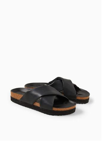 Черные шлепанцы C&A