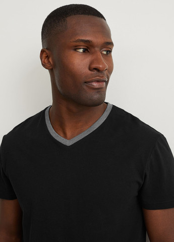 Чорний демісезонний комплект (футболка, шорти) C&A