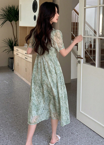 Светло-зеленое кэжуал платье клеш SHEIN с абстрактным узором