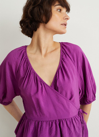 Фиолетовая блуза на запах, с баской C&A