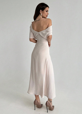 Айвори вечернее платье клеш, с открытой спиной SHEIN однотонное