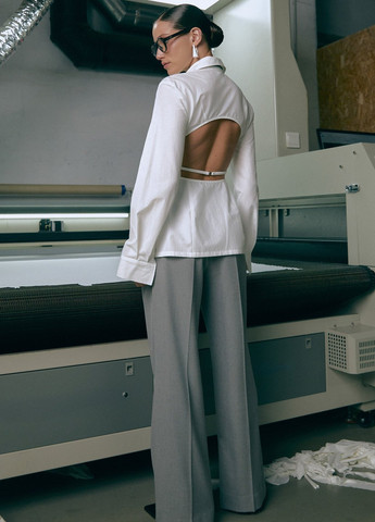 Молочная кэжуал рубашка однотонная Gepur