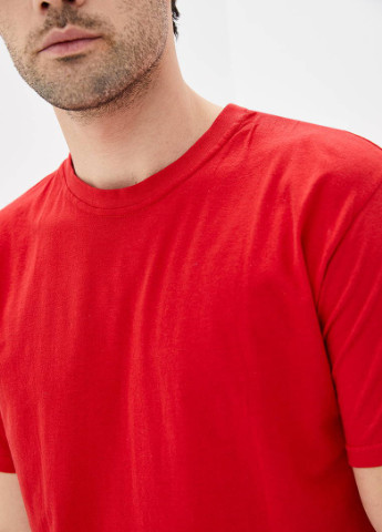 Червона футболка чоловіча базова з коротким рукавом Роза