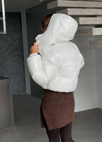 Молочная зимняя куртка No Brand