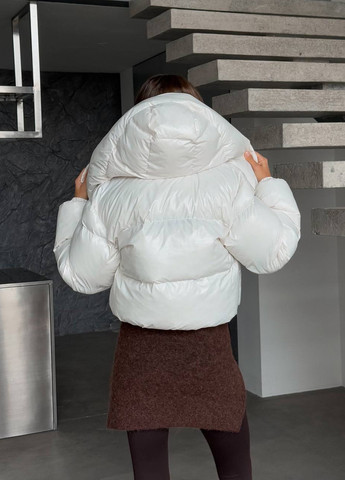 Молочная зимняя куртка No Brand